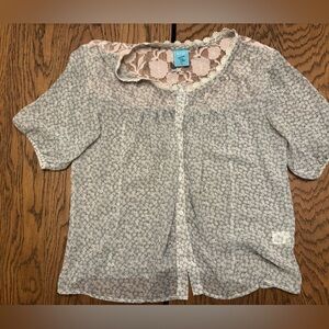h.i.p.‎ White and Gray Lace Top 00s Y2K crop blouse